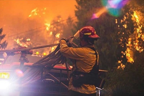 The Weekend Leader - Wildfire in Oregon burns over 300,000 acres